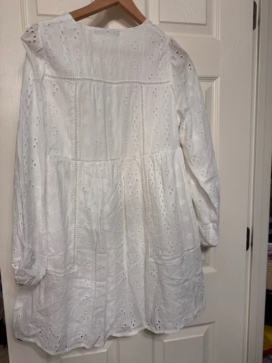 NWT - Zara White Eyelet Cotton Top - Picture 4 of 5